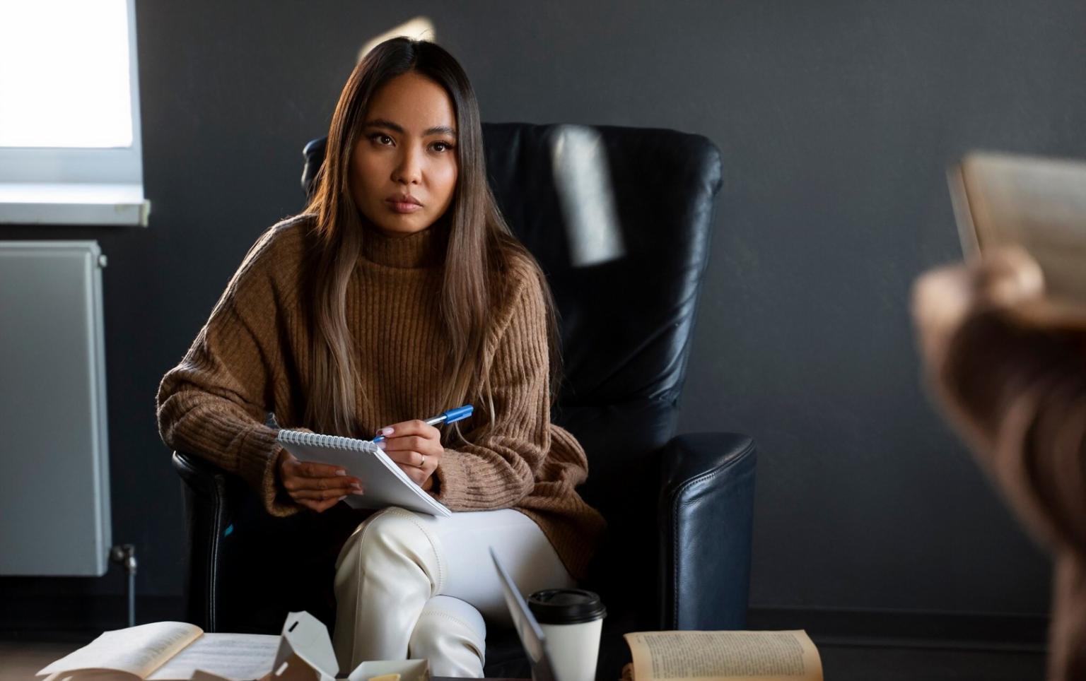 Séance de formation en budgétisation mensuelle avec documents financiers